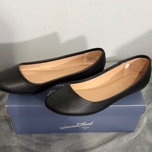 Universal Thread Women's Classic Black Flats